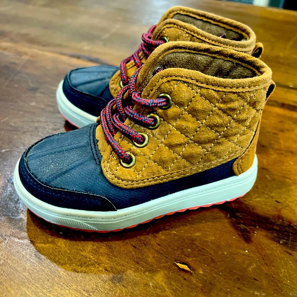 Toddler Sz 7 Osk Kosh boots